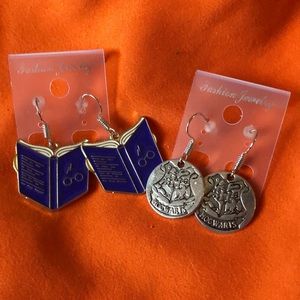 Harry Potter Hogwarts earrings NWOT two pair